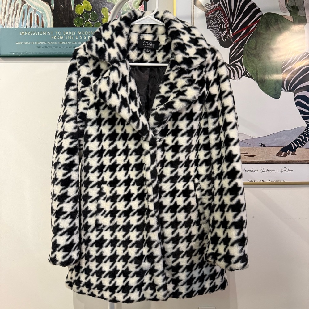 CoffeeShop Faux Fur Walker Coat in Black and White Houndstooth Plaid - Picture 5 of 7